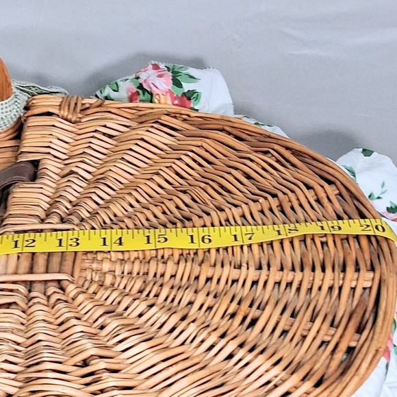 Charming Wicker Traditional Large Double Sided Lid Floral Lined Picnic Basket - Picture 7 of 10
